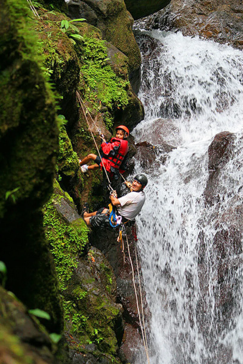 canyoning and rappelling manuel antonio